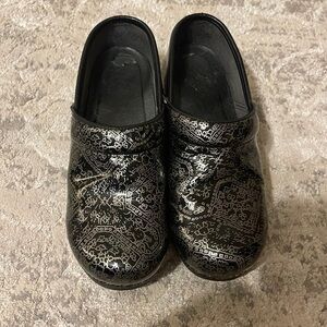 DANSKO Silver Black Clogs Size 37 - 7 Pattern Printed Hospital Nursing